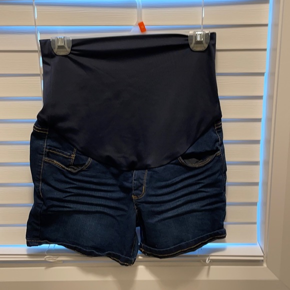 Thyme maternity jean shorts - Picture 1 of 3